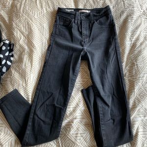 Levi’s Mile High Black Skinny Jeans. Size 26.